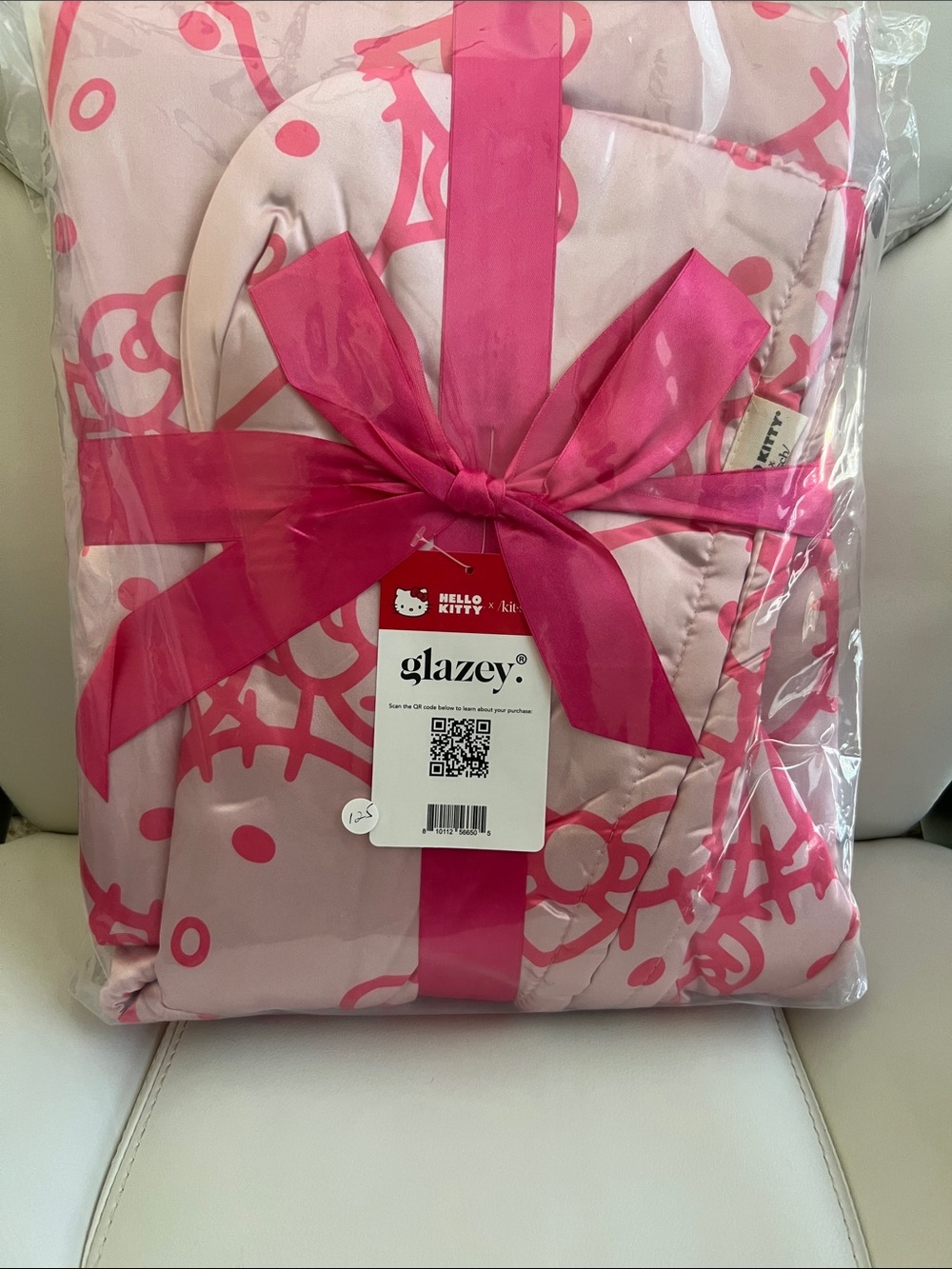 Kitsch Glazey Pink Hello Kitty Patterned Robe